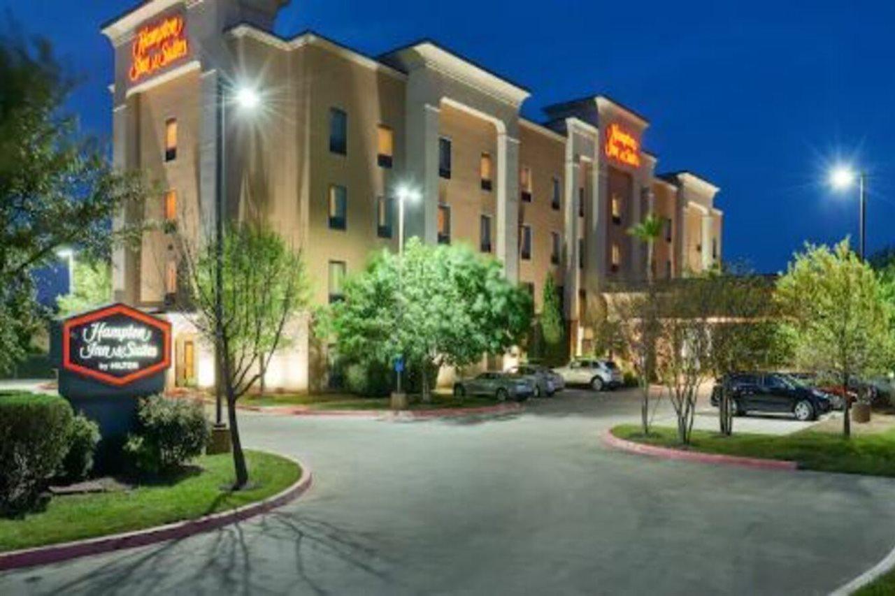 Hampton Inn & Suites Austin South Buda Exterior photo